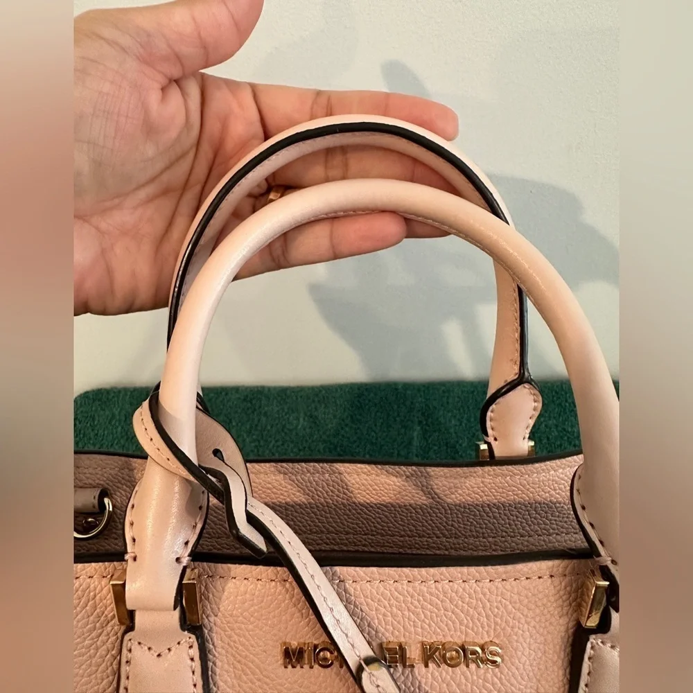 Michael Kors Medium Hayes Handbag